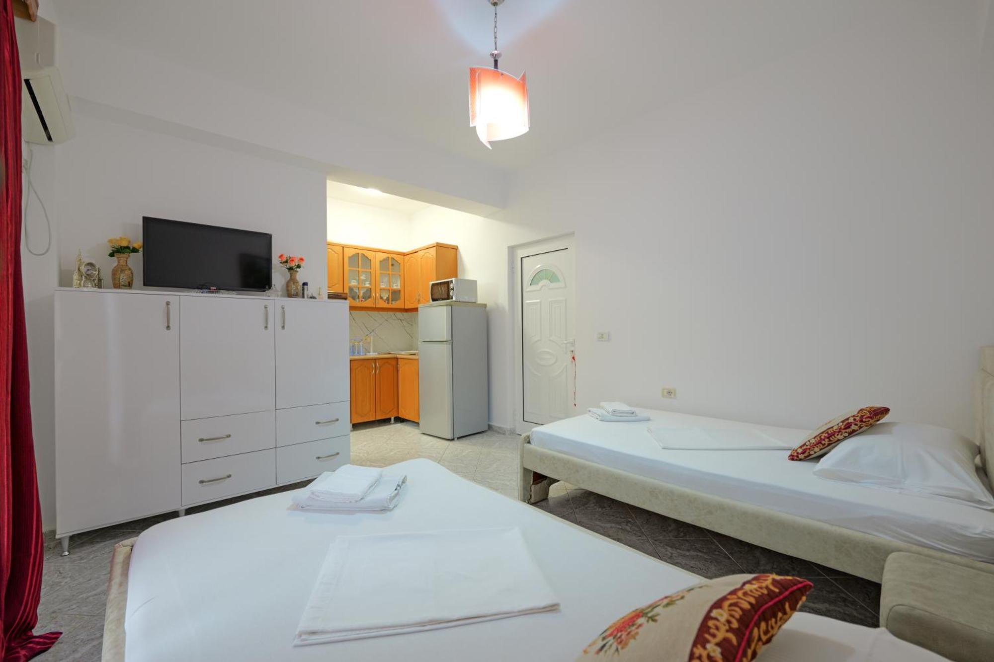 Vila Veli Brothers Sarande Exterior photo